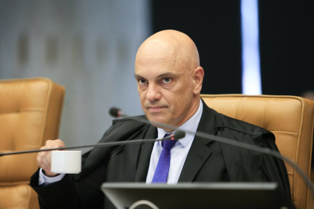 <a href='http://www.ouropretoonline.com/modules/news/article.php?storyid=104353'>Ministro de Lula critica Moraes por decisão sobre aplicativo</a>