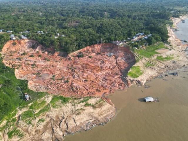 <a href='http://www.ouropretoonline.com/modules/news/article.php?storyid=107524'>Entenda o que causou o deslizamento de terra em Beruri, no Amazonas</a>