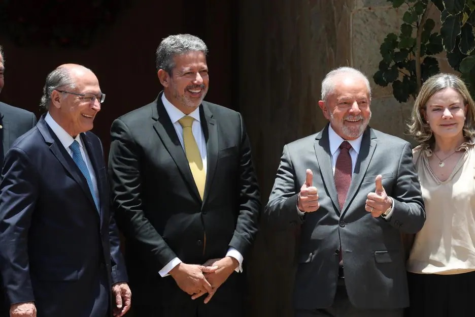<a href='http://www.ouropretoonline.com/modules/news/article.php?storyid=104604'>Lira esvazia reunio de Lula e obriga petista a cancelar evento</a>