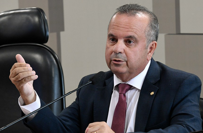 <a href='http://www.ouropretoonline.com/modules/news/article.php?storyid=107495'>Marinho ignora Valdemar e diz que pas no merece Dino no STF</a>