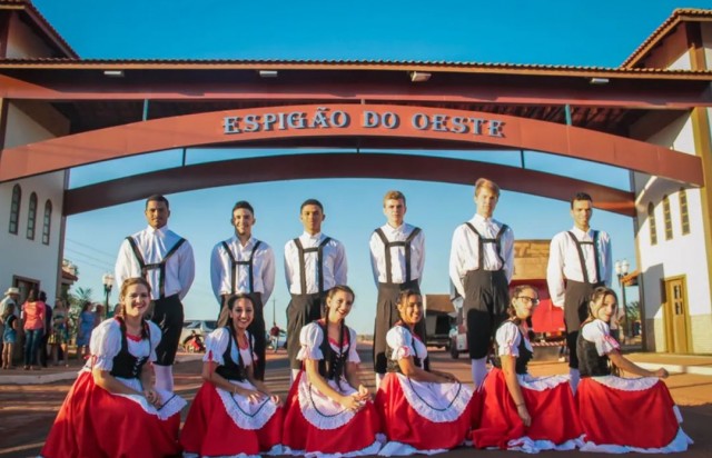 <a href='http://www.ouropretoonline.com/modules/news/article.php?storyid=109139'>Pomeranos: conheça a festa que se tornou patrimônio cultural imaterial de Rondônia</a>