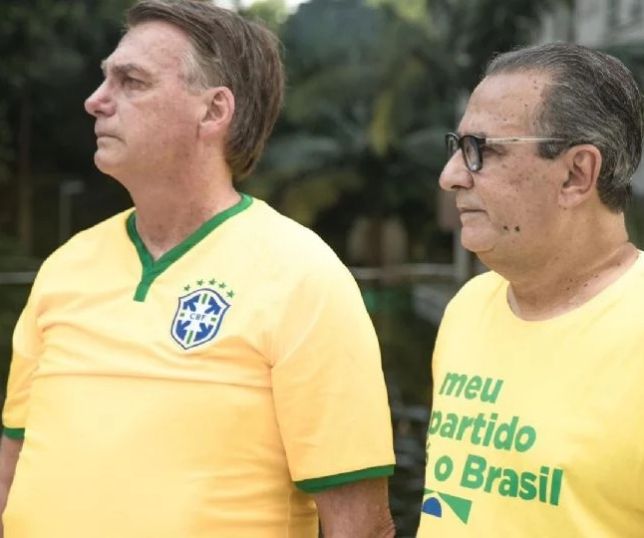 <a href='http://www.ouropretoonline.com/modules/news/article.php?storyid=112806'>Estamos pertos de uma ditadura, diz Jair Bolsonaro em convocao</a>