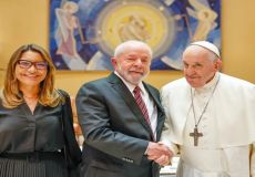 <a href='http://www.ouropretoonline.com/modules/news/article.php?storyid=107423'>64% dos evanglicos desaprovam o governo Lula, diz estudo</a>